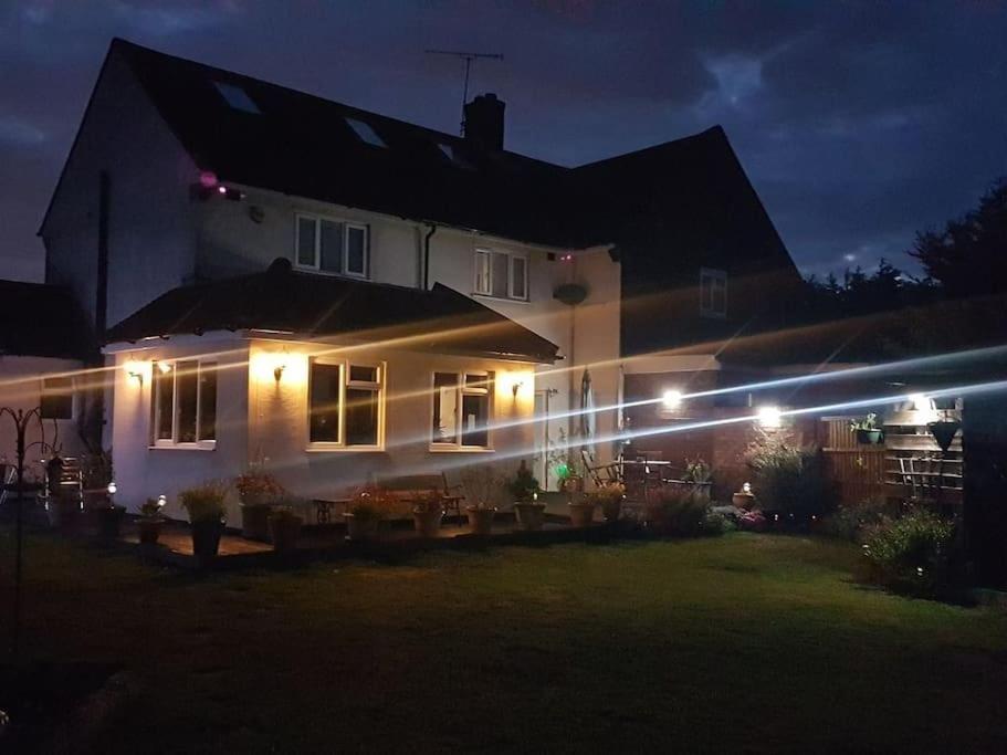 Specious 3Bed Property With Parking & Large Garden Aveley Eksteriør bilde
