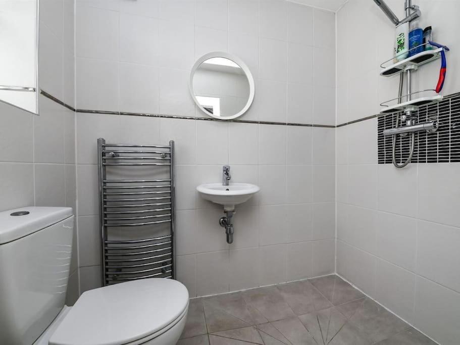 Specious 3Bed Property With Parking & Large Garden Aveley Eksteriør bilde
