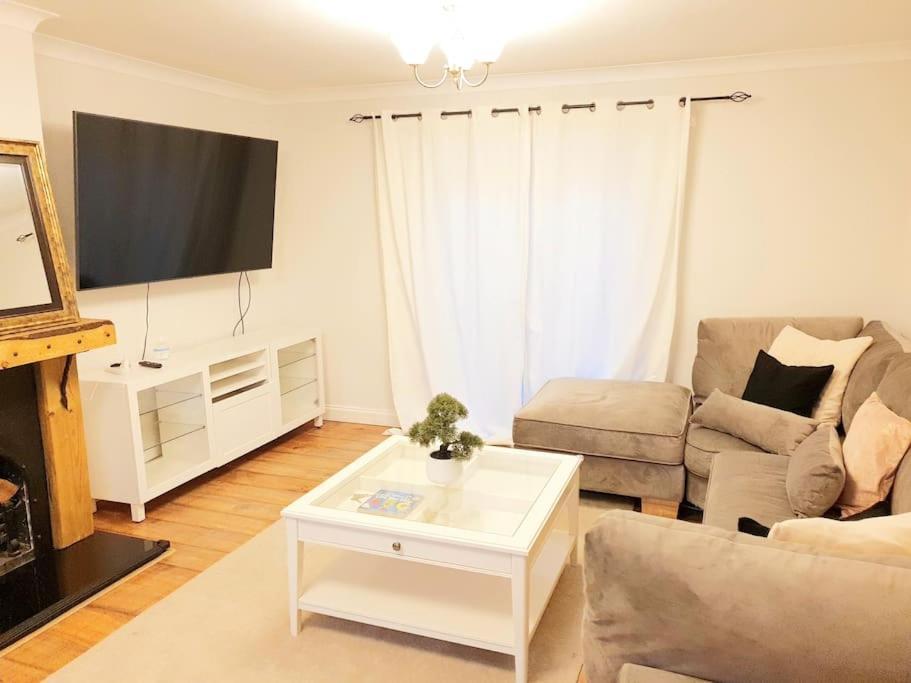 Specious 3Bed Property With Parking & Large Garden Aveley Eksteriør bilde