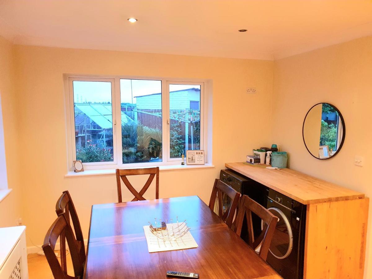 Specious 3Bed Property With Parking & Large Garden Aveley Eksteriør bilde