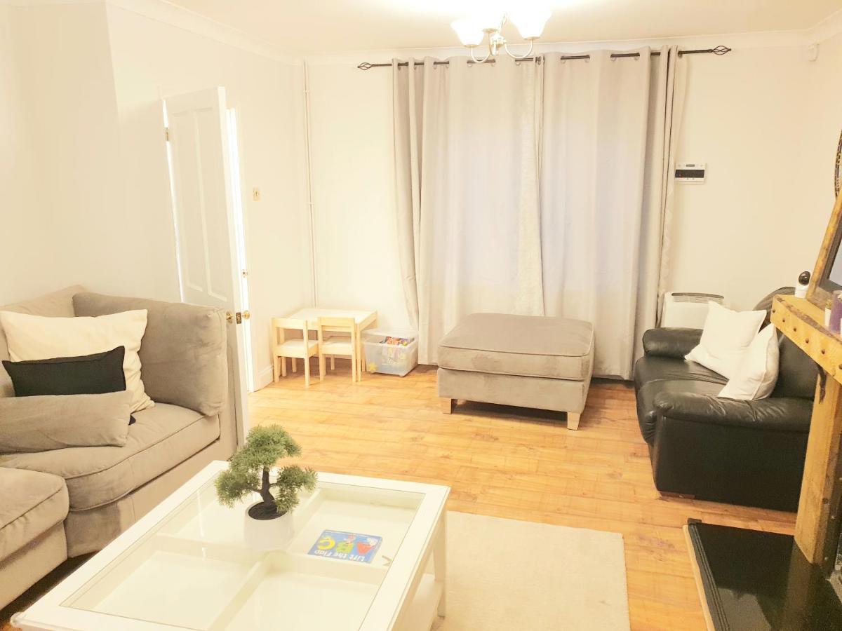 Specious 3Bed Property With Parking & Large Garden Aveley Eksteriør bilde